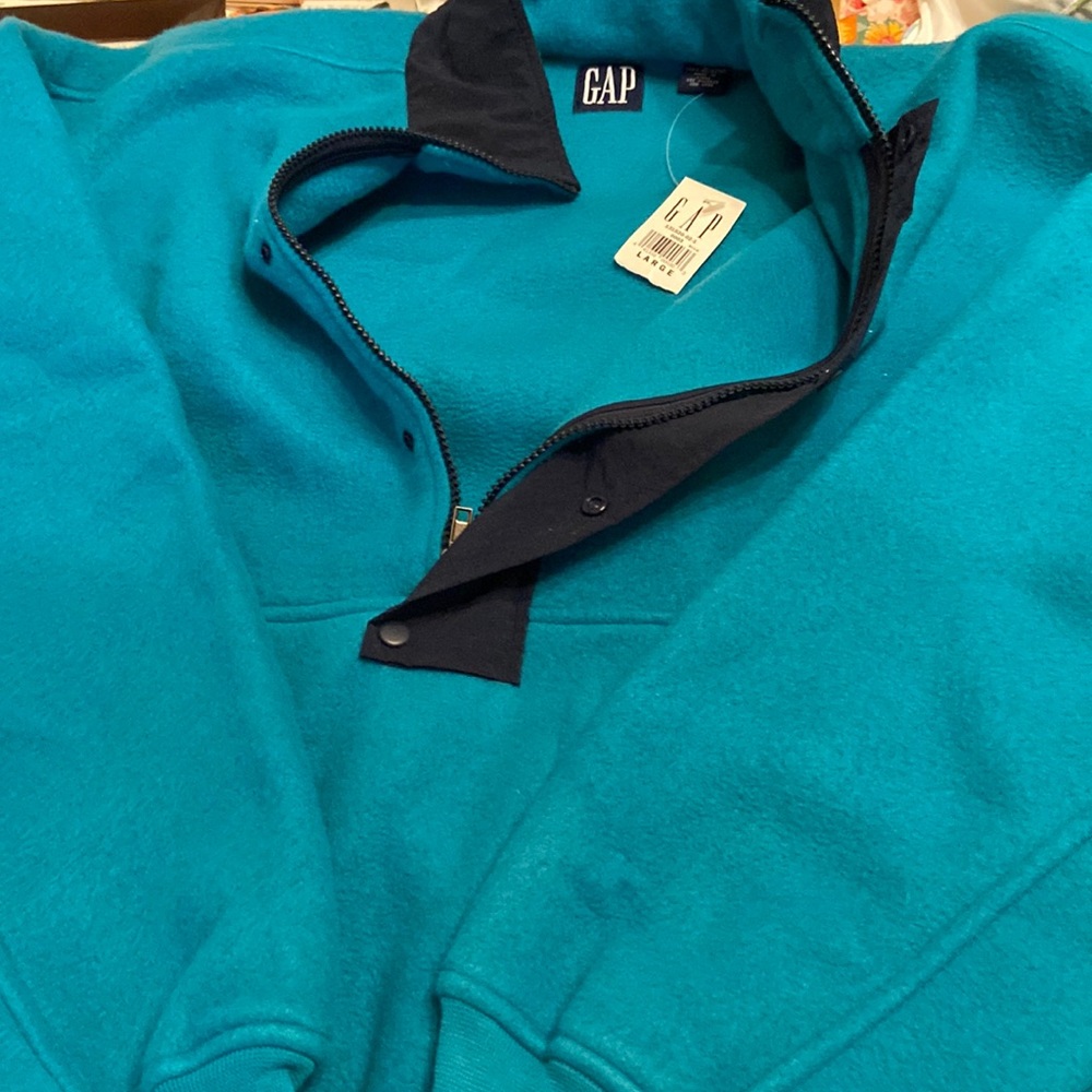 Fall 🍁 Ready NWT Early 2000s GAP jacket! In great shape. Size L. Snug and warm.